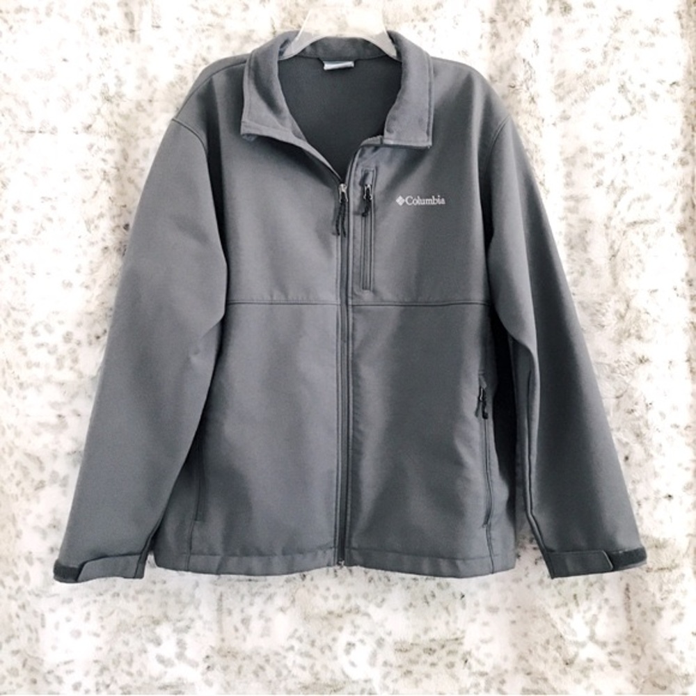 COLUMBIA “Ascender” Softshell Jacket EUC